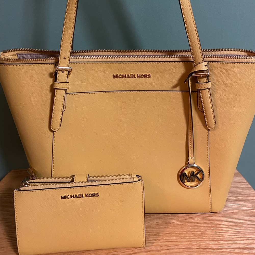 Michael Kors bag and wallet set
